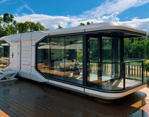 Campinghaus im Stil einer modernen Raumkapsel für Hotelunterkünfte