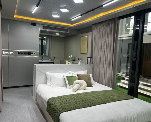 Campinghaus im Stil einer modernen Raumkapsel für Hotelunterkünfte